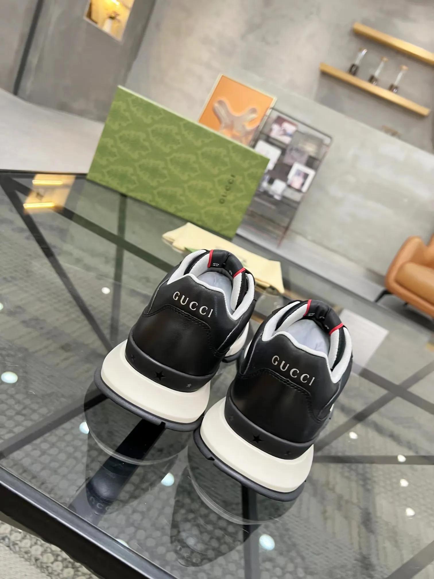 Factory price: 480💰New men's shoes GUCCI [Lightning] latest shoes shipped. Original quality, fashionable, made of special materials, sheepskin lining, brand new packaging. The foot feels super comfortable and the workmanship is impeccable. Size: 38-44, customized 45